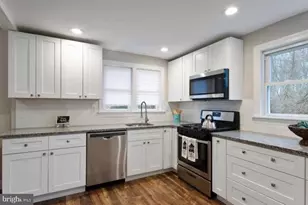 14 Sewell St, Glassboro, NJ 08028 - Photo 9