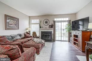 910 Thoreau Ln, Monroe Township, NJ 08094 - Photo 5