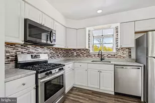 1078 Lexington Dr, Woodbury, NJ 08096 - Photo 9