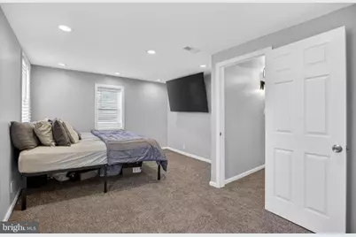 20 E Buck Street, Paulsboro, NJ 08066 - Photo 17