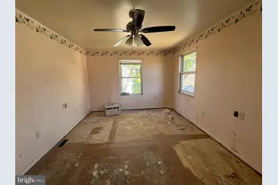 409 N Grand Avenue, National Park, NJ 08063 - Photo 9