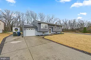 1666 Holly Pkwy, Monroe Township, NJ 08094 - Photo 3