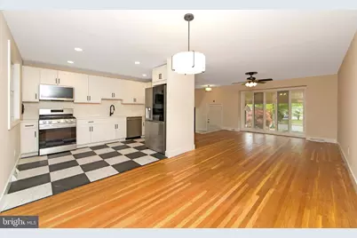 825 Lexington Avenue, Washington Township, NJ 08012 - Photo 9