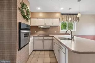 817 Lexington Ave, Washington Township, NJ 08012 - Photo 3