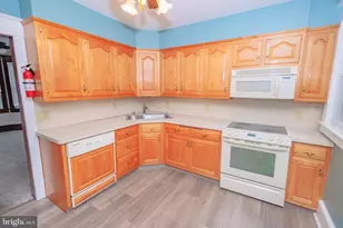 11 Sewell St, Glassboro, NJ 08028 - Photo 7