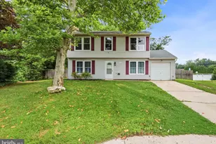 528 Denise Ct, Monroe Township, NJ 08094 - Photo 3