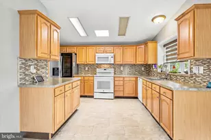 168 Dorian Dr, Monroe Township, NJ 08094 - Photo 11