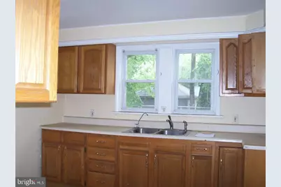 9 W Adams Street, Paulsboro, NJ 08066 - Photo 5