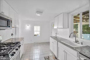 64 E Centre St, Woodbury, NJ 08096 - Photo 9