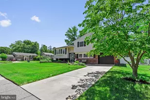 1049 Standish Dr, Blackwood, NJ 08012 - Photo 3
