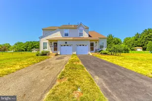 437 Longfellow Dr, Monroe Township, NJ 08094 - Photo 1