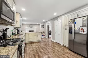 1608 Holly Pkwy, Monroe Township, NJ 08094 - Photo 13