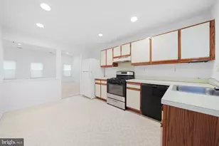 313 Martinique Dr, Monroe Township, NJ 08094 - Photo 9