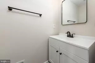 1042 Buckingham Dr, West Deptford Township, NJ 08086 - Photo 5
