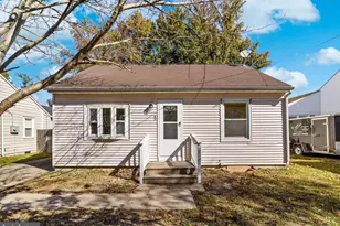 33 Pinewood Ave, Carneys Point, NJ 08069 - Photo 1