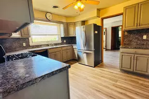 116 N Golfwood Ave, Carneys Point, NJ 08069 - Photo 3