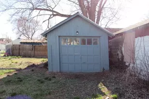 21 E Pittsfield St, Pennsville Township, NJ 08070 - Photo 5