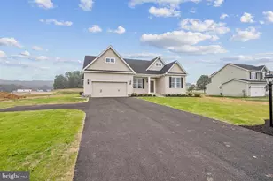 138 Ledger Dr, Hanover, PA 17331 - Photo 3