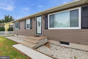 77 E Locust Ln, New Oxford, PA 17350 - Photo 9