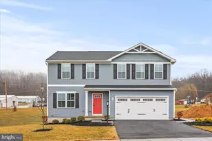 69 Summerfield Dr, Hanover, PA 17331 - Photo 1
