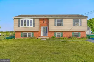 681 Grant Dr, Gettysburg, PA 17325 - Photo 1