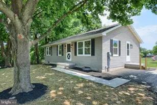 415 Hanover St, New Oxford, PA 17350 - Photo 1