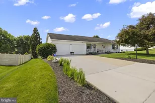 327 Beaver St, East Berlin, PA 17316 - Photo 3