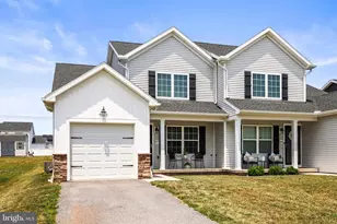 307 Maple Dr, Hanover, PA 17331 - Photo 3