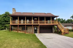 19 Lake Meade Dr, East Berlin, PA 17316 - Photo 1