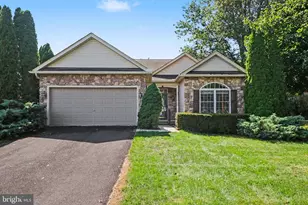 601 Grant Dr, Gettysburg, PA 17325 - Photo 1