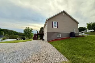 911 Lower Main St, Saxton, PA 16678 - Photo 11