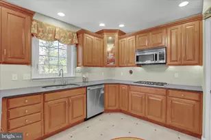 35 Pacific Ave, Sinking Spring, PA 19608 - Photo 17