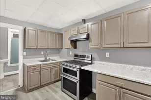 1053 Moss St, Reading, PA 19604 - Photo 9