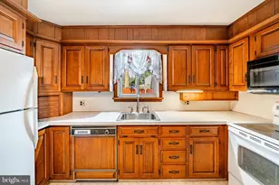 727 Brownsville Rd, Reading, PA 19608 - Photo 11