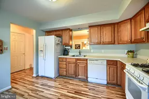 317 White Birch Ln, Blandon, PA 19510 - Photo 5