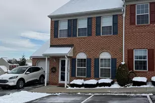 27 Charlemont Ct, Reading, PA 19607 - Photo 1