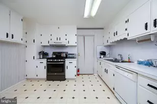 1375 Pershing Blvd, Reading, PA 19607 - Photo 11