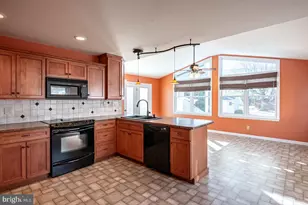 3726 Patton St, Reading, PA 19606 - Photo 7