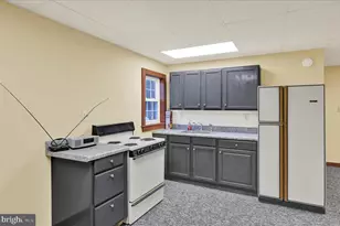 392 5 Locks Rd, Shoemakersville, PA 19555 - Photo 3