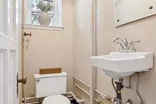 40 W 2nd St, Boyertown, PA 19512 - Photo 17