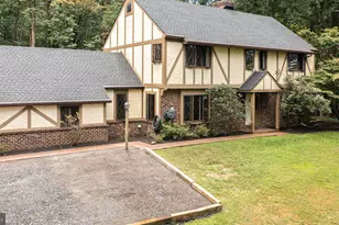 37 Fawn Dr, Reading, PA 19607 - Photo 1