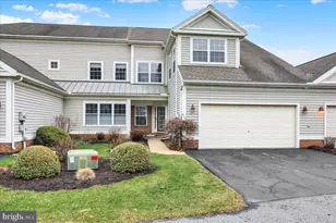 424 Oak Hill Ln, Reading, PA 19610 - Photo 1