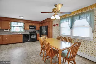 3423 Boyer St, Reading, PA 19605 - Photo 9