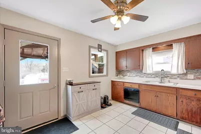 137 E High Street, Womelsdorf, PA 19567 - Photo 5