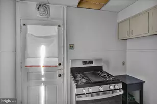 404 N 13th St, Reading, PA 19604 - Photo 9