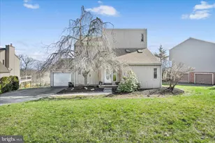 205 Pembroke Dr, Reading, PA 19607 - Photo 1