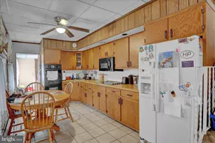 1540 N 9th St, Reading, PA 19604 - Photo 9