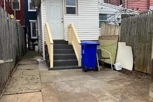 1042 Locust St, Reading, PA 19604 - Photo 3