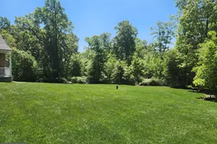 402 Mountainside Rd, Temple, PA 19560 - Photo 5