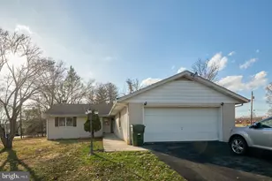 884 Ahrens Rd, Reading, PA 19606 - Photo 3